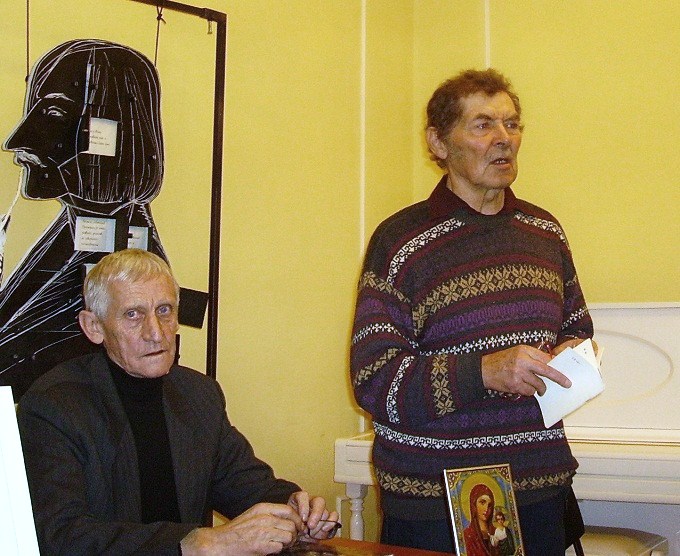 В. Голубев (слева) и А. Белов