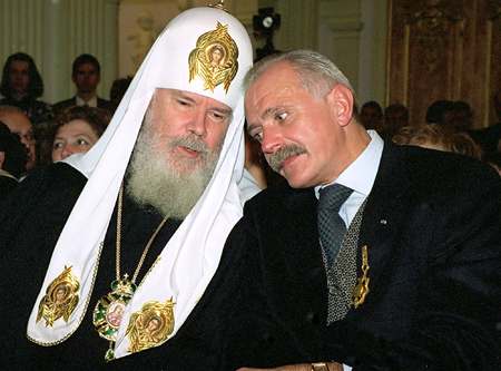 Патриарх Алексий Второй и кинорежиссер Никита Михалков. 1997 год