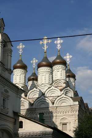Завершения церкви Знамения за Петровскими воротами в Москве