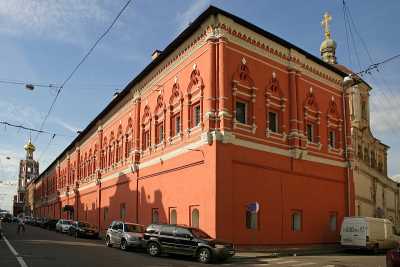 Братский корпус Высокопетровского монастыря в Москве