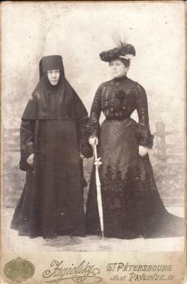 монахиня Феофания и Ольга Ивановна МуравьеваС.-Петербург. Ок.1906 г..